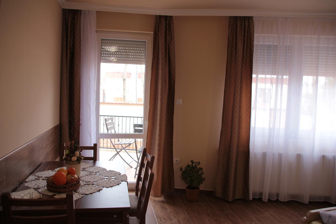 Imola Es Andrea Apartmanhaz 2 Хайдусобосло Экстерьер фото