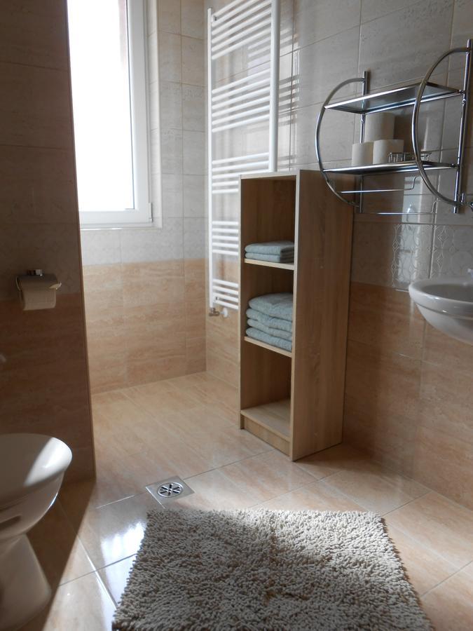 Imola Es Andrea Apartmanhaz 2 Хайдусобосло Экстерьер фото