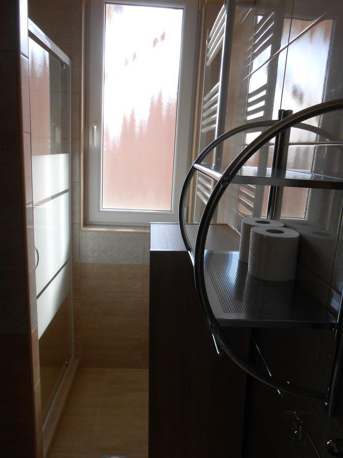 Imola Es Andrea Apartmanhaz 2 Хайдусобосло Экстерьер фото