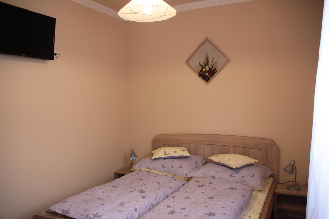 Imola Es Andrea Apartmanhaz 2 Хайдусобосло Экстерьер фото