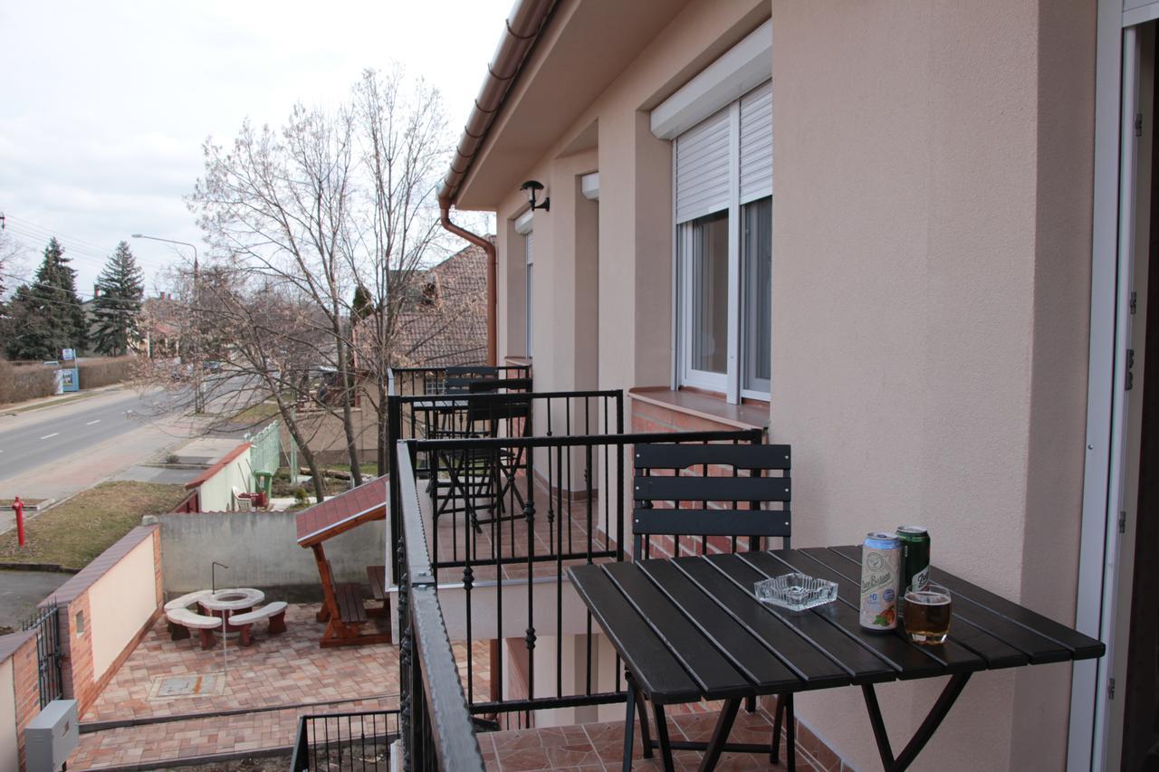 Imola Es Andrea Apartmanhaz 2 Хайдусобосло Экстерьер фото