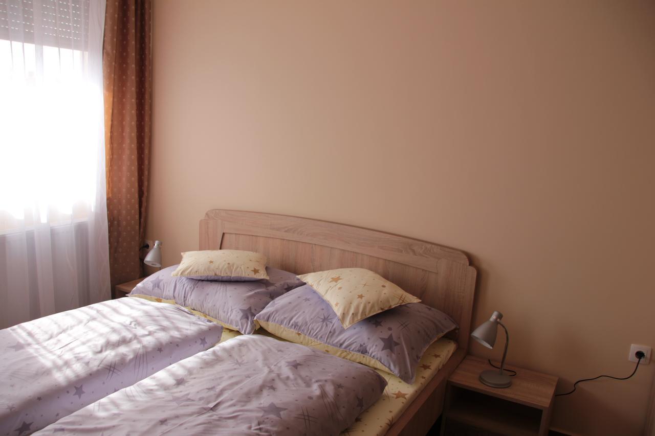 Imola Es Andrea Apartmanhaz 2 Хайдусобосло Экстерьер фото