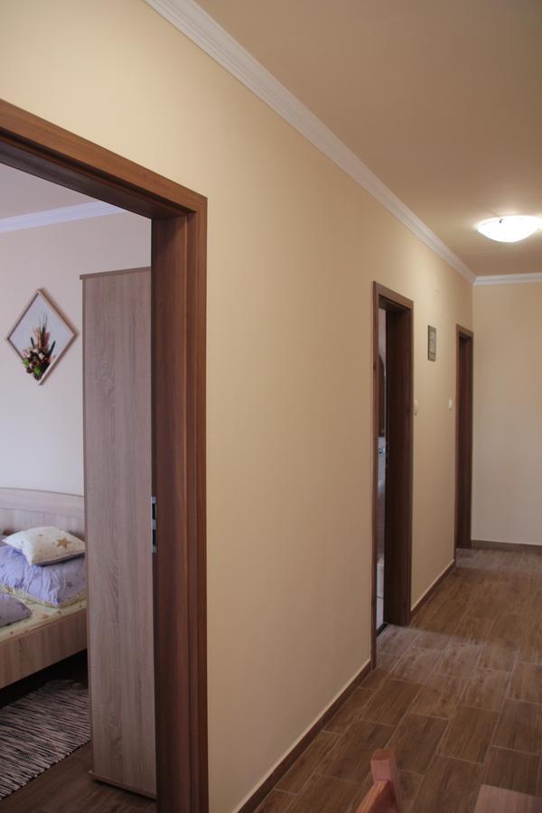 Imola Es Andrea Apartmanhaz 2 Хайдусобосло Экстерьер фото