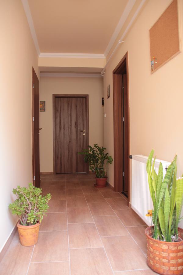 Imola Es Andrea Apartmanhaz 2 Хайдусобосло Экстерьер фото