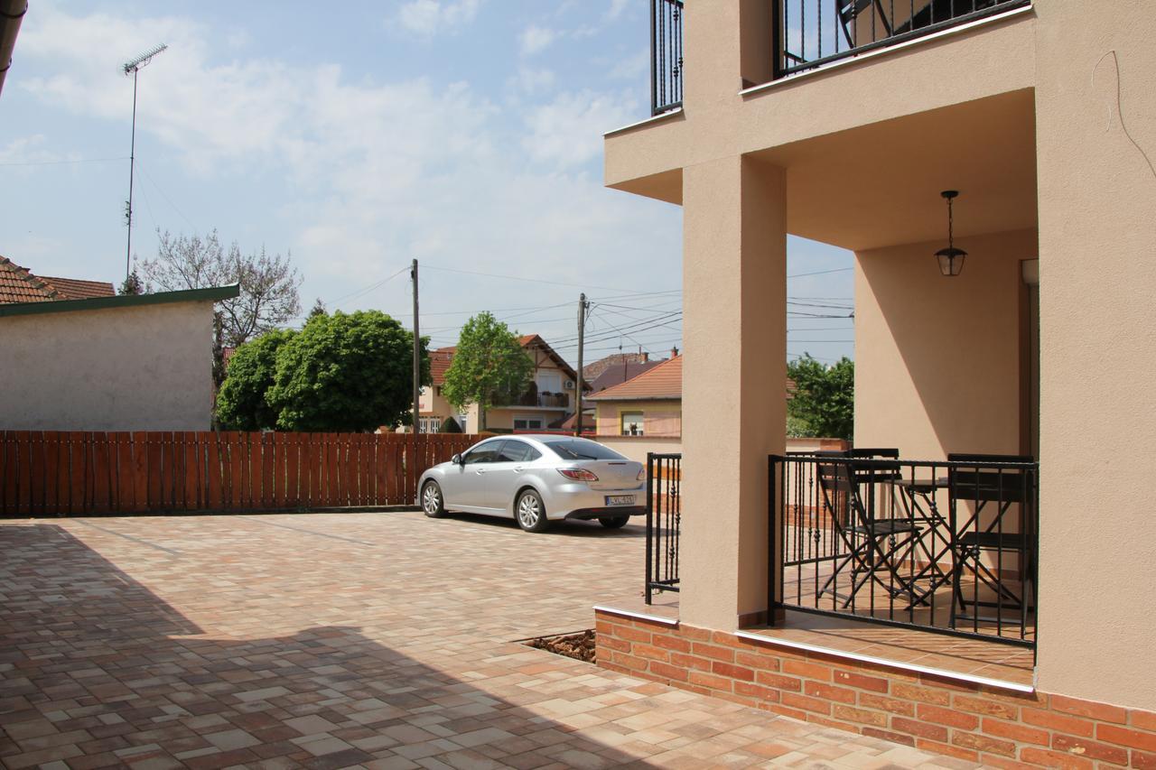 Imola Es Andrea Apartmanhaz 2 Хайдусобосло Экстерьер фото