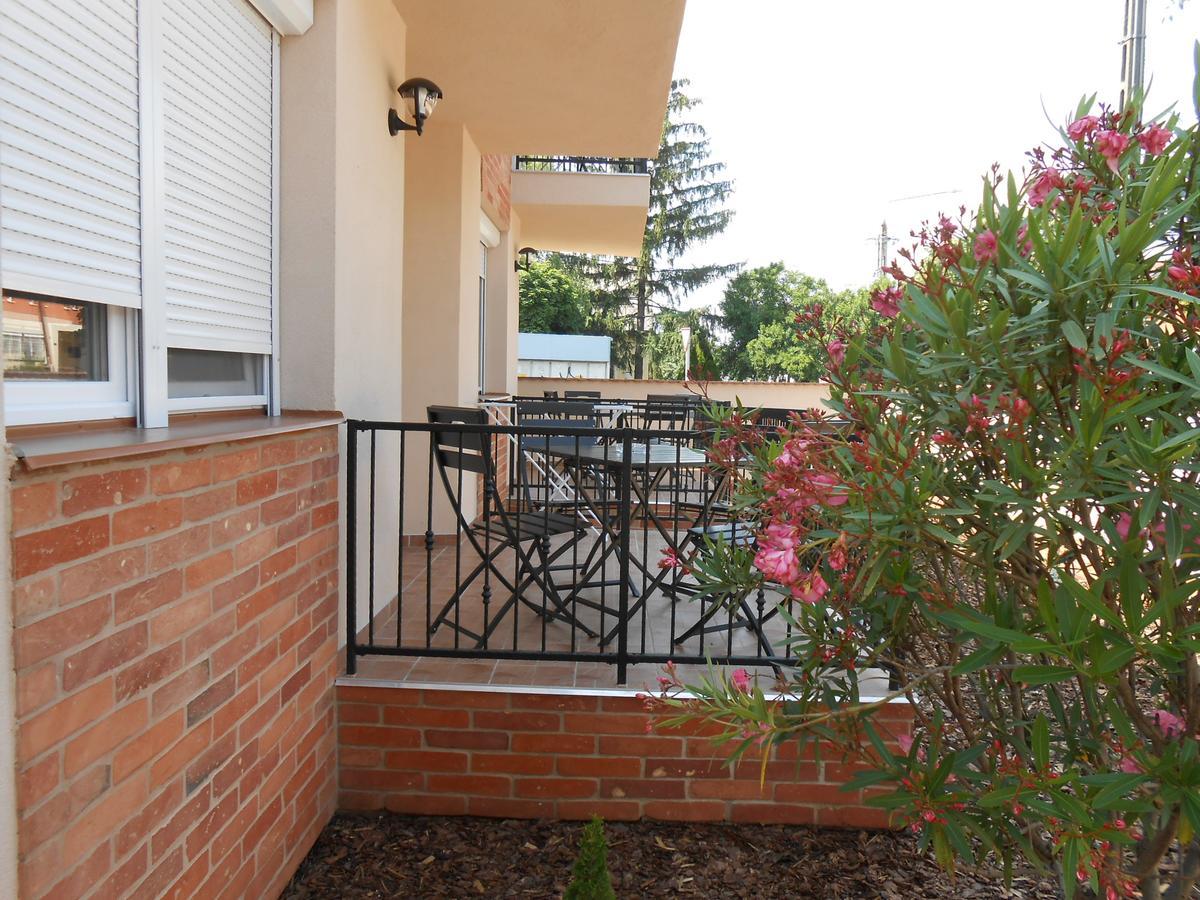 Imola Es Andrea Apartmanhaz 2 Хайдусобосло Экстерьер фото